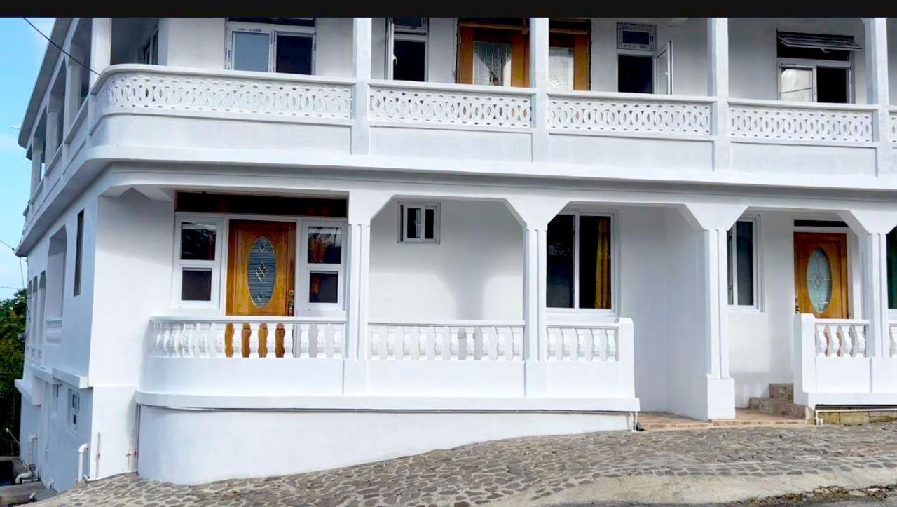 The Golden Inn Marigot Exterior photo